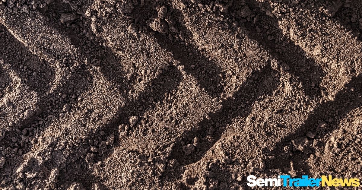 Choosing the Right Tyre for Agricultural Trailers: Load, Terrain & Performance Guide