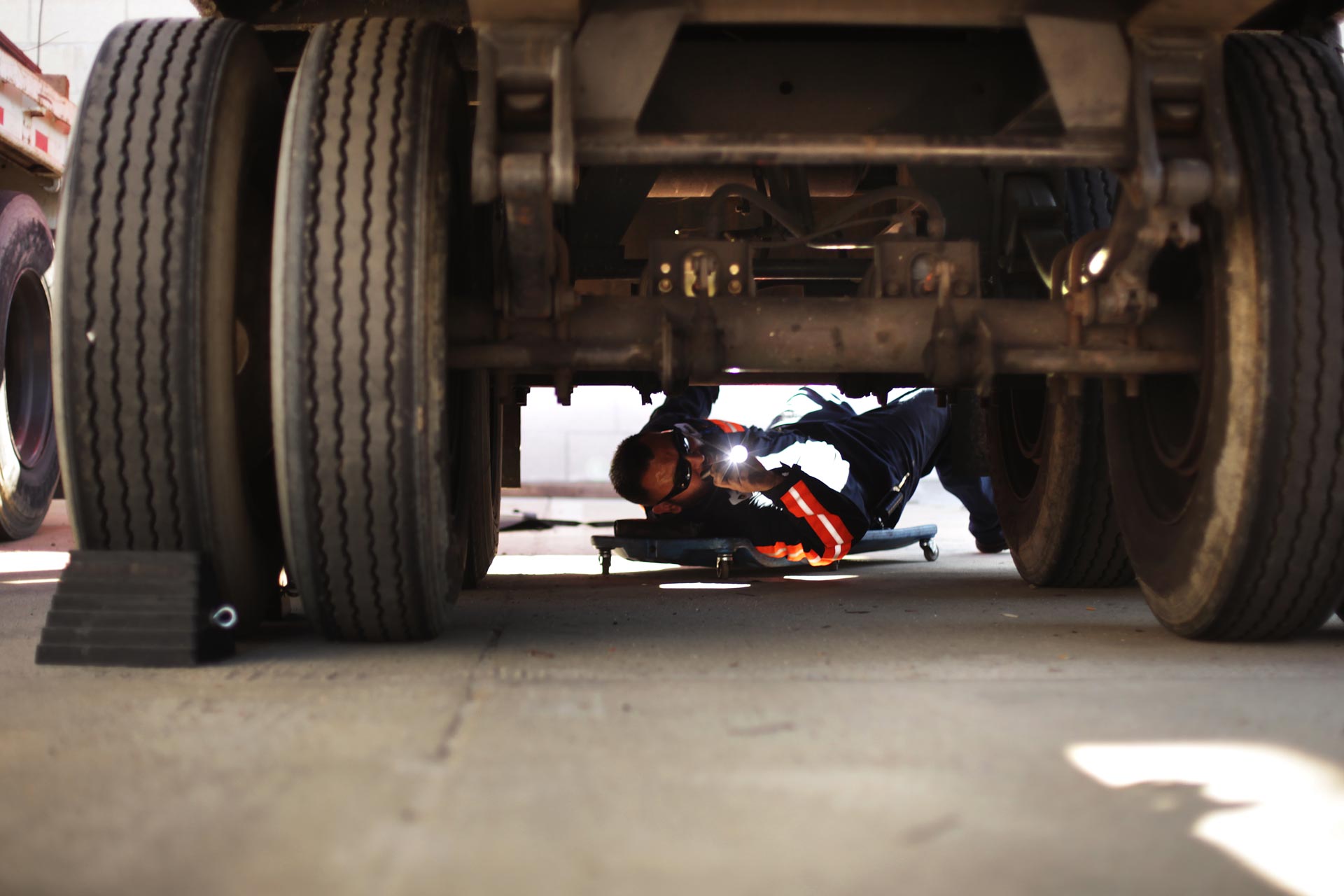 Fleet Management: How to Check Trucks and Trailers Before Operation
