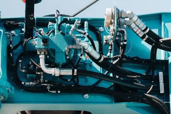 How Hydraulic Systems Work on Trucks, Trailers & Heavy Lifting Equipment – Complete Technical Guide